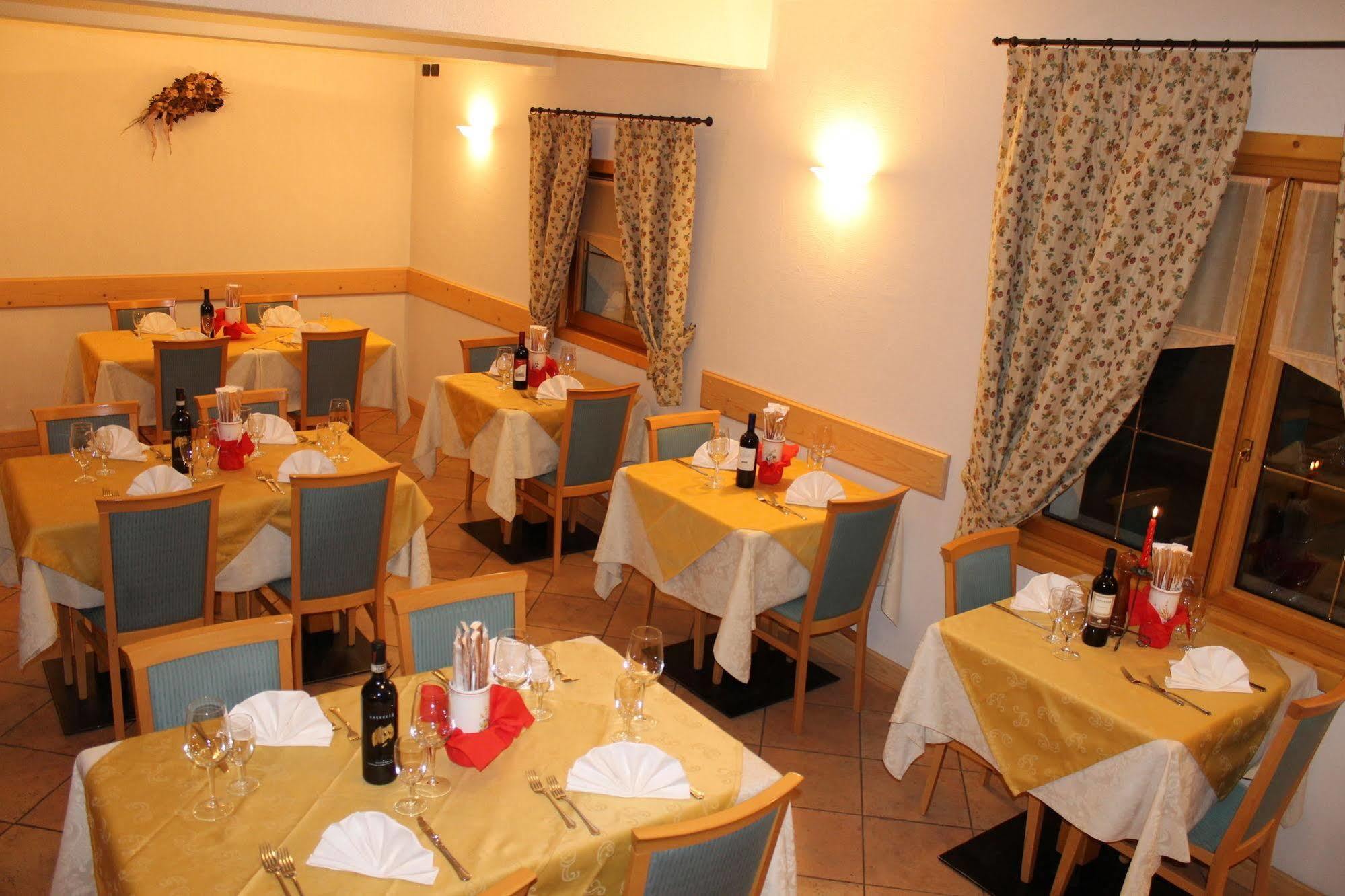 Hotel La Colombina Livigno Exterior foto